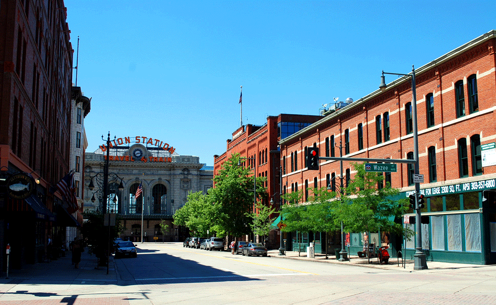 ROADRUNNER SHOEFITI: DENVER, 17TH AND WAZEE